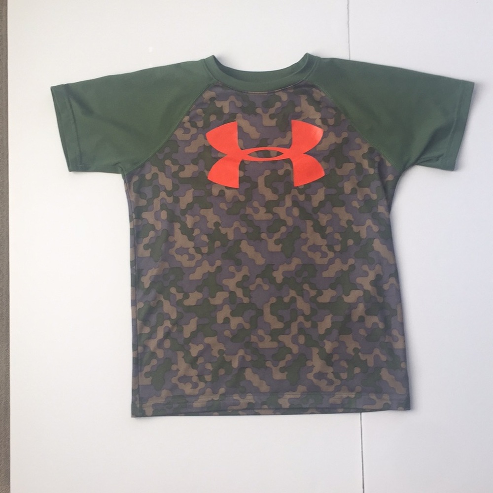 Boys Under Armour Camo tee size Ysm